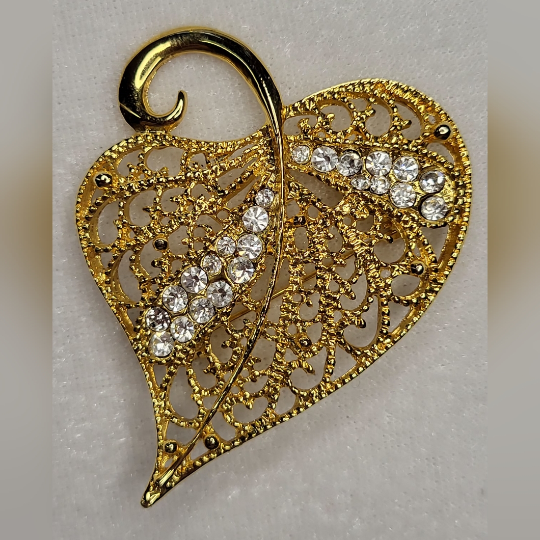 Vintage Gold-Tone Filigree Rhinestone Leaf Brooch / Pin